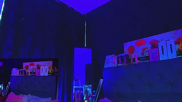 Snapshot of avans_15 chatting on 03.15.25 avans 15 online show from 03.15.25