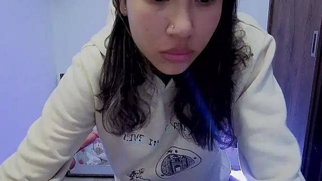 Snapshot of avans_15 chatting on 09.25.25 avans 15 online show from 09.25.25