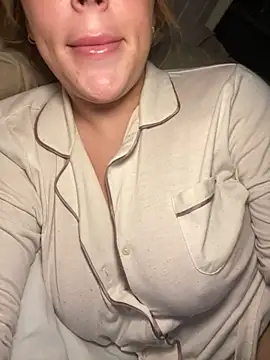 Snapshot of lilylush24 chatting on 01.15.25 lilylush24 online show from 01.15.25