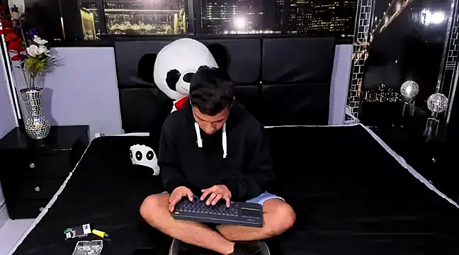 Snapshot of salvadorgomezx chatting on 12.27.24 salvadorgomezx online show from 12.27.24