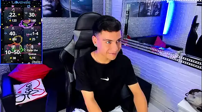 Snapshot of salvadorgomezx chatting on 01.05.25 salvadorgomezx online show from 01.05.25