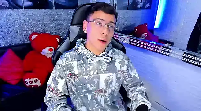 Snapshot of salvadorgomezx chatting on 01.11.25 salvadorgomezx online show from 01.11.25