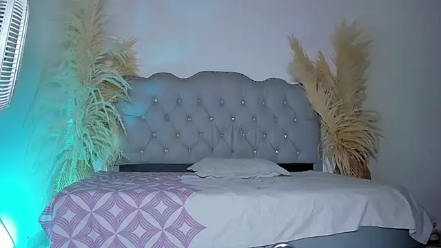 Tahiraa  online show from 02.25.26