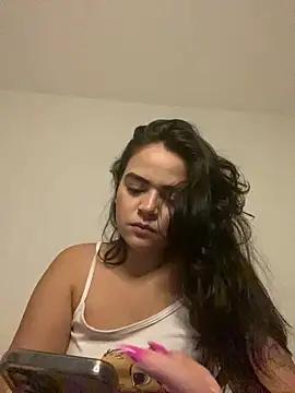 Snapshot of rebeccaareys chatting on 02.08.25 rebeccaareys online show from 02.08.25