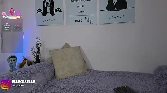 ElleGisellee online show from 10.30.25