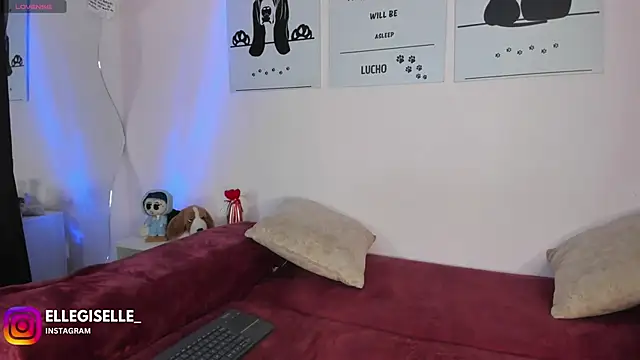 Snapshot of ElleGisellee chatting on 02.08.26 ElleGisellee online show from 02.08.26