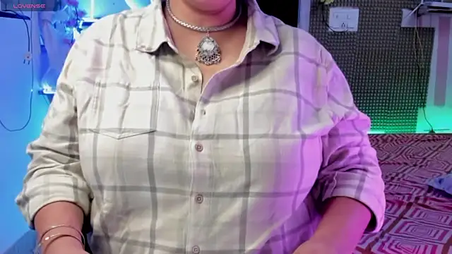 Snapshot of Gulabi_Queen chatting on 03.02.25 Gulabi Queen online show from 03.02.25