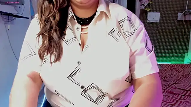 Snapshot of Gulabi_Queen chatting on 03.05.25 Gulabi Queen online show from 03.05.25