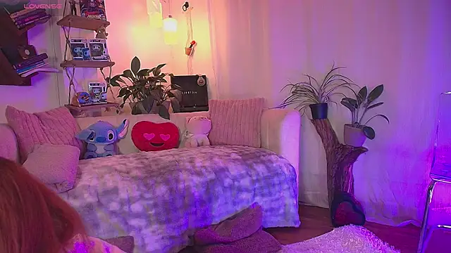 HANNAH LOVEE online show from 06.12.26