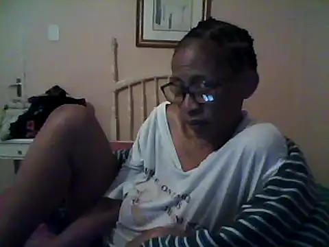 Snapshot of bustybillies chatting on 03.08.25 bustybillies online show from 03.08.25