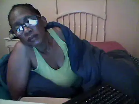 Snapshot of bustybillies chatting on 03.10.25 bustybillies online show from 03.10.25