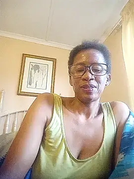 Snapshot of bustybillies chatting on 10.20.25 bustybillies online show from 10.20.25