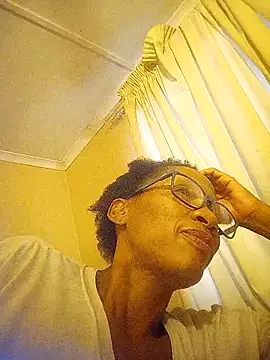 Snapshot of bustybillies chatting on 11.14.25 bustybillies online show from 11.14.25