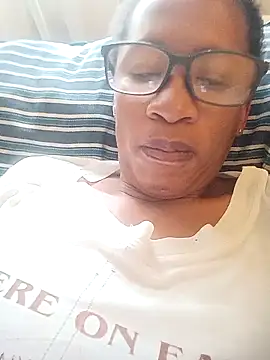 Snapshot of bustybillies chatting on 12.15.25 bustybillies online show from 12.15.25