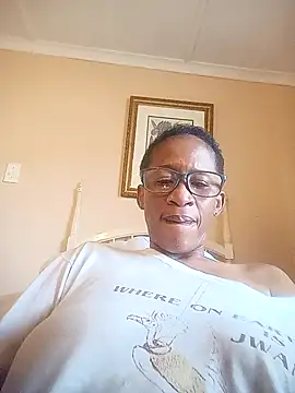 Snapshot of bustybillies chatting on 12.16.25 bustybillies online show from 12.16.25