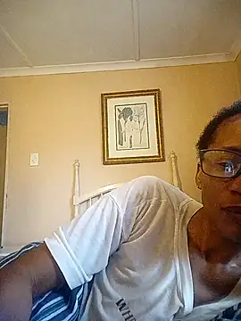 Snapshot of bustybillies chatting on 12.18.25 bustybillies online show from 12.18.25