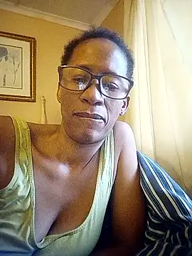 Snapshot of bustybillies chatting on 12.22.25 bustybillies online show from 12.22.25