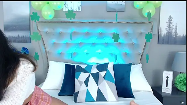 Yommi Winx online show from 03.17.25