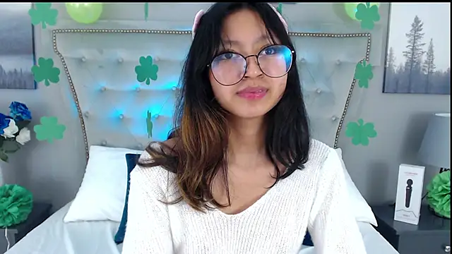 Yommi Winx online show from 03.18.25