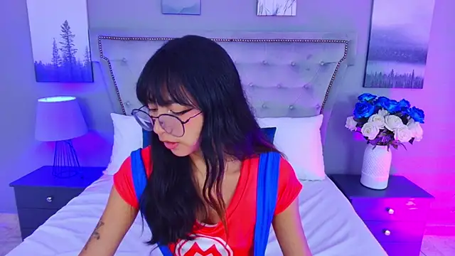 Yommi Winx online show from 09.30.25