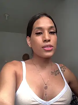 Snapshot of Emiily_Miller chatting on 12.11.24 Emiily Miller online show from 12.11.24