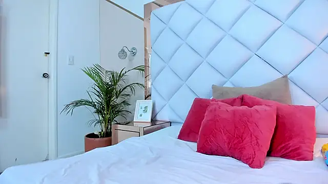 Snapshot of melaniee_jones chatting on 12.23.24 melaniee jones online show from 12.23.24