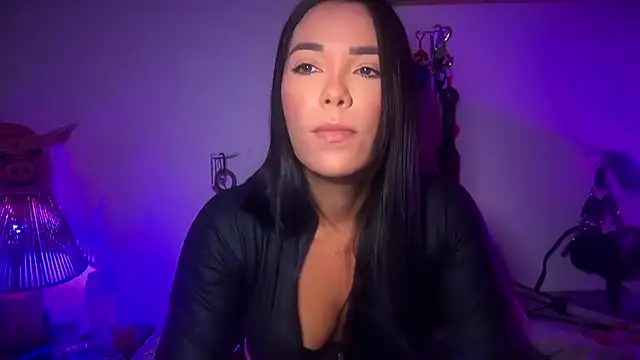 Snapshot of mistresslaviniabr chatting on 12.15.25 mistresslaviniabr online show from 12.15.25