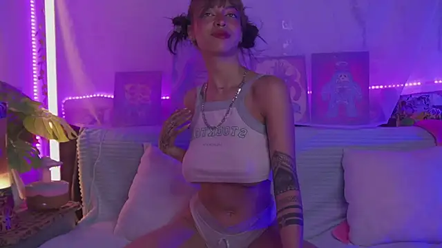 Kitty arts online show from 01.15.25