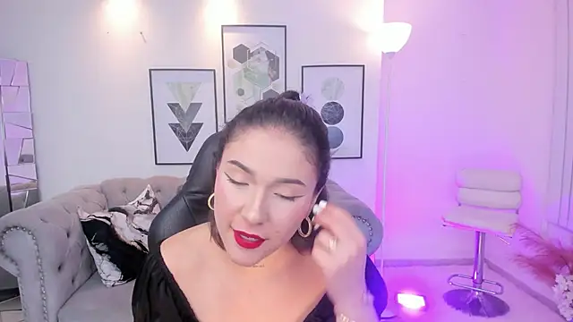 kendaall jenner  online show from 01.31.25