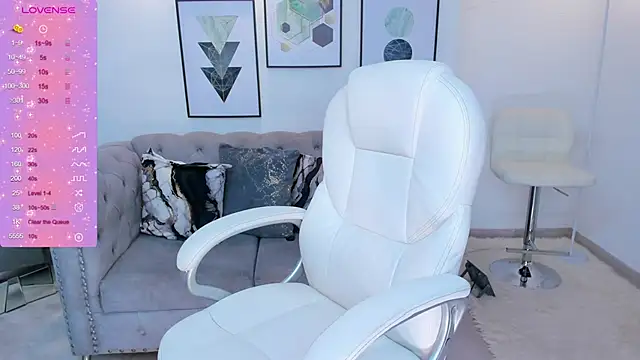 kendaall jenner  online show from 02.28.25