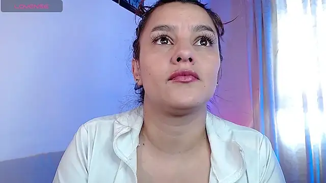 Snapshot of Lu_perez chatting on 01.11.25 Lu perez online show from 01.11.25