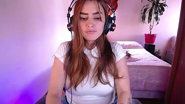 Snapshot of Lu_perez chatting on 09.20.25 Lu perez online show from 09.20.25