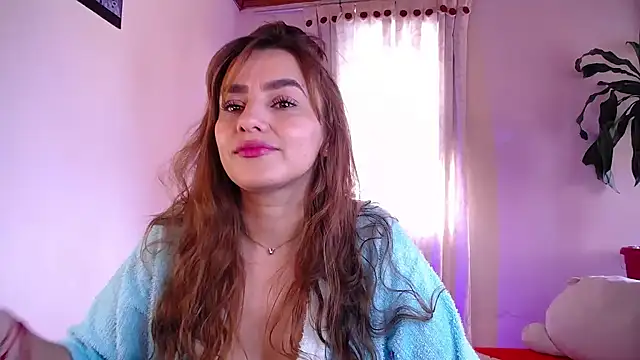 Snapshot of Lu_perez chatting on 10.02.25 Lu perez online show from 10.02.25