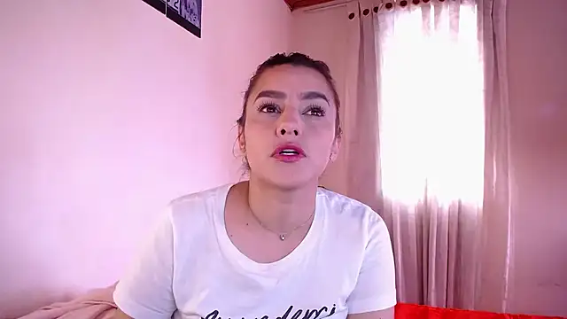 Snapshot of Lu_perez chatting on 10.06.25 Lu perez online show from 10.06.25