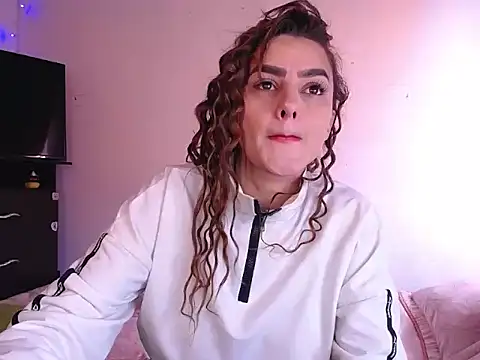 Snapshot of Lu_perez chatting on 10.21.25 Lu perez online show from 10.21.25