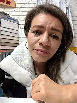 oriana thomson2 online show from 10.12.25