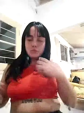 Snapshot of lucylovles chatting on 12.17.25 lucylovles online show from 12.17.25