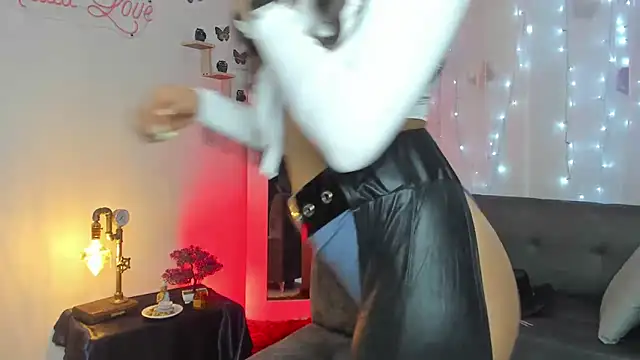 Alaia Love77 online show from 03.11.25