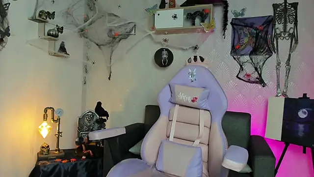 Alaia Love77 online show from 10.28.25