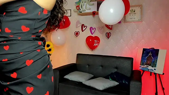 Snapshot of Alaia_Love77 chatting on 02.14.26 Alaia Love77 online show from 02.14.26