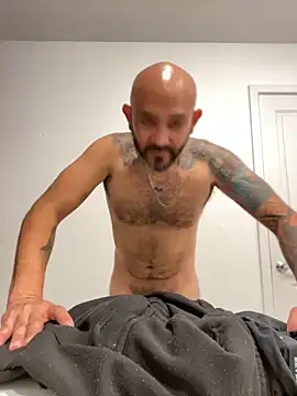 Snapshot of tylergigo chatting on 12.11.24 tylergigo online show from 12.11.24