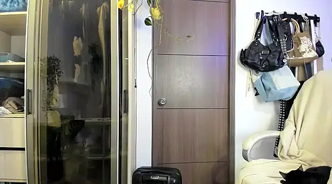 Snapshot of santy-kitty chatting on 01.25.25 santy-kitty online show from 01.25.25