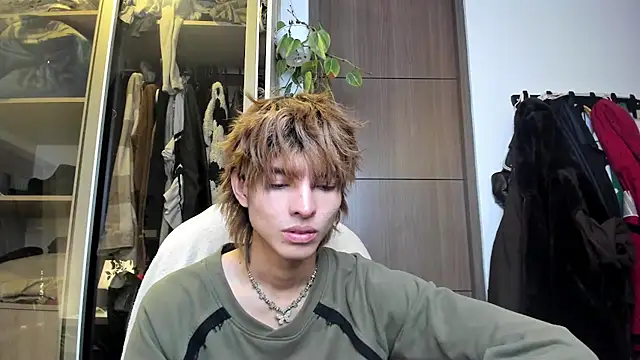 Snapshot of santy-kitty chatting on 02.19.25 santy-kitty online show from 02.19.25