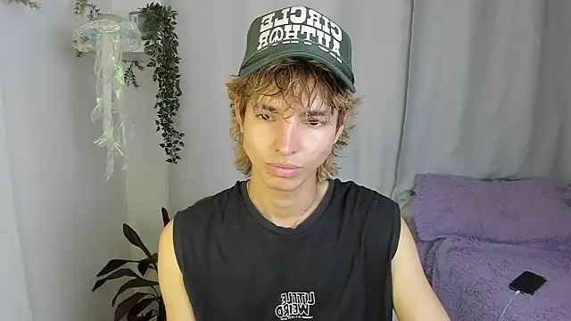 Snapshot of santy-kitty chatting on 10.15.25 santy-kitty online show from 10.15.25