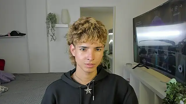 Snapshot of santy-kitty chatting on 11.06.25 santy-kitty online show from 11.06.25