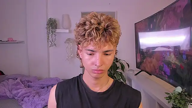 Snapshot of santy-kitty chatting on 11.10.25 santy-kitty online show from 11.10.25