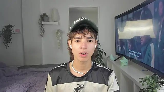 Snapshot of santy-kitty chatting on 12.03.25 santy-kitty online show from 12.03.25