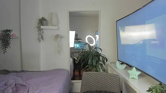 Snapshot of santy-kitty chatting on 12.05.25 santy-kitty online show from 12.05.25