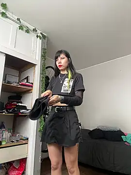 Snapshot of EemaHaruki chatting on 01.11.25 EemaHaruki online show from 01.11.25