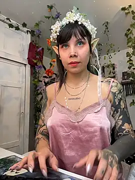 Snapshot of EemaHaruki chatting on 10.31.25 EemaHaruki online show from 10.31.25